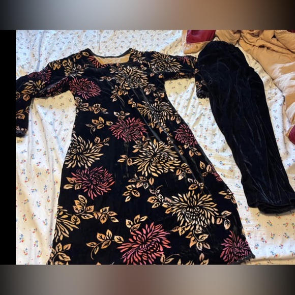 Dresses & Skirts - Floral Black and Gold Dress palachi dress sz40 ches